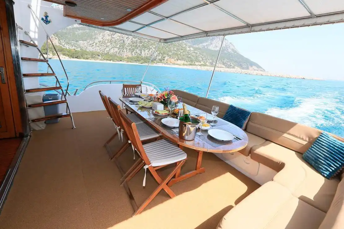 Antalya Yat Kiralama 20m Özel Yat 8